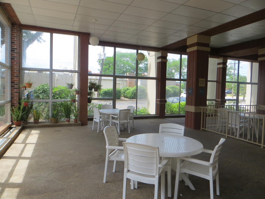Rodeway Inn Скокі Екстер'єр фото