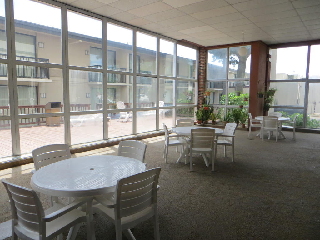 Rodeway Inn Скокі Екстер'єр фото