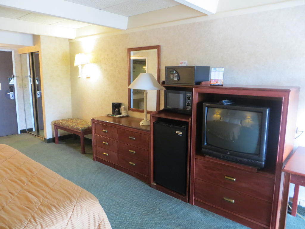 Rodeway Inn Скокі Екстер'єр фото